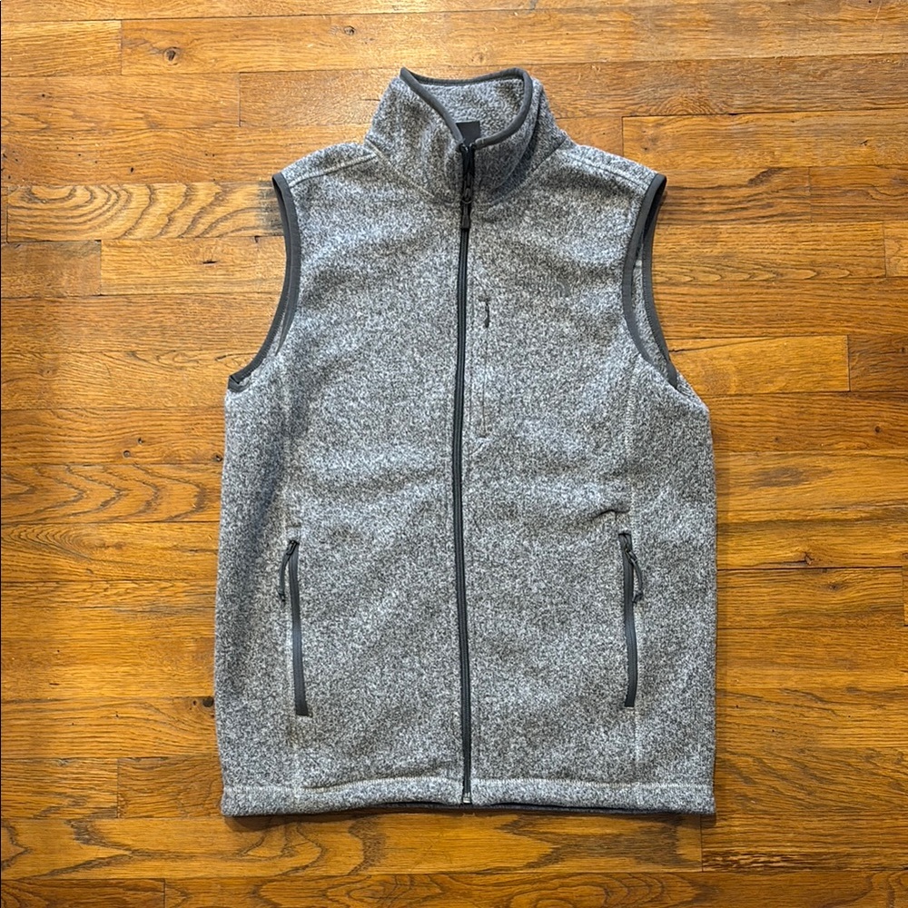 Men's warm The North Face vest EUC size: S